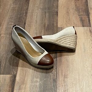 Women’s  Two-Tone Wedge Shoes Size 8